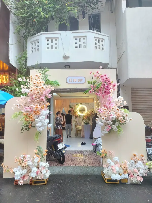 GIA TIÊN TONE VÀNG BE HIỆN ĐẠI