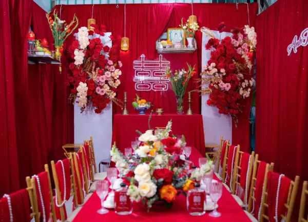 GIA TIÊN TONE ĐỎ ĐÔ